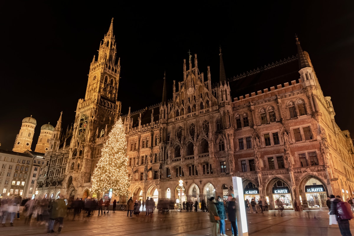 Χριστούγεννα στο Μόναχο στη στολισμένη Marienplatz