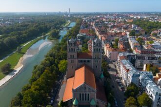 Τι ρόλο παίζει ο ποταμός Isar στο κλίμα του Μονάχου;