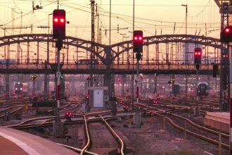 Σιδηροδρομικές γραμμές έξω από τον κεντρικό σιδηροδρομικό σταθμό του Μονάχου