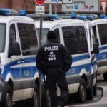 Βαν της γερμανικής αστυνομίας και αστυνομικός