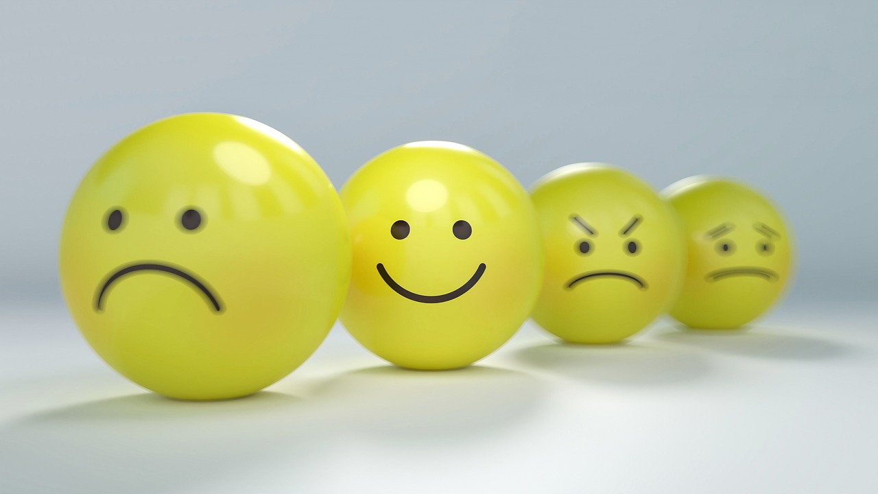 Φατσούλες Emoticons με διάφορα συναισθήματα και εκφράσεις