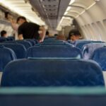 Επιβάτες σε αεροπλάνο κατά τη διάρκεια της πτήσης προς τη Γερμανία