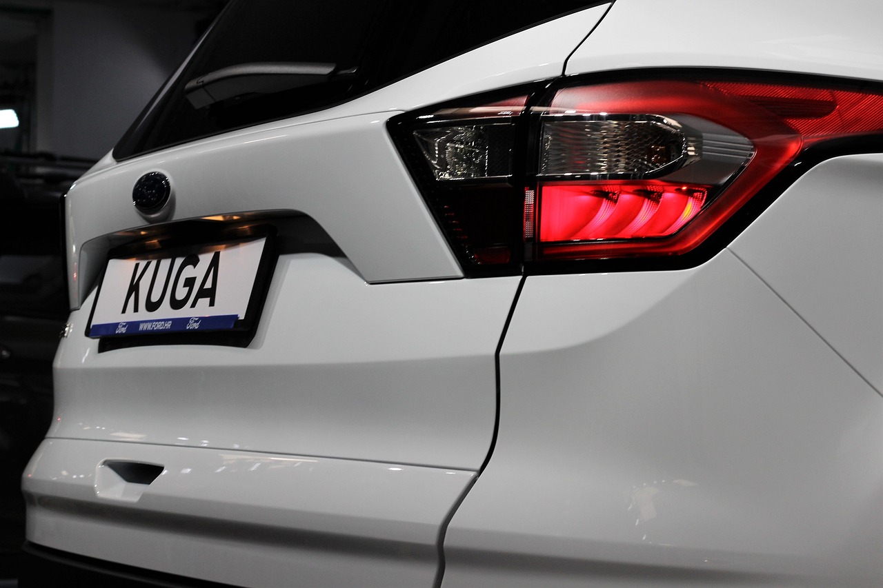 Το υβριδικό, αυτοφορτιζόμενο SUV Ford Kuga