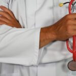 Γιατρός με στηθοσκόπιο σε γερμανικό νοσοκομείο