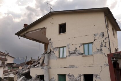 Σεισμός 7,7 Ρίχτερ στην Μιανμάρ – Κατέρρευσαν κτίρια, σκηνές πανικού