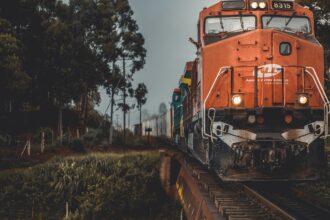 Εμπορικό τρένο μεταφέρει εμπορεύματα στη Γερμανία