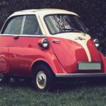 Το BMW Isetta ήταν ένα μικροσκοπικό αυτοκίνητο πόλης, που παρήχθη από τη γερμανική αυτοκινητοβιομηχανία BMW