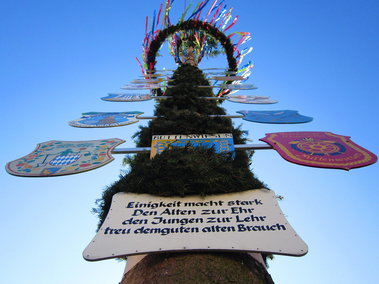 Maibaum στο Μόναχο για τον εορτασμό της Πρωτομαγιάς