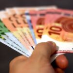 Τι αλλάζει στη χρήση μετρητών: Νέα όρια και πρόστιμα για παραβάσεις στην Ευρώπη