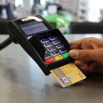 Πληρωμή με κάρτα σε τερματικό POS