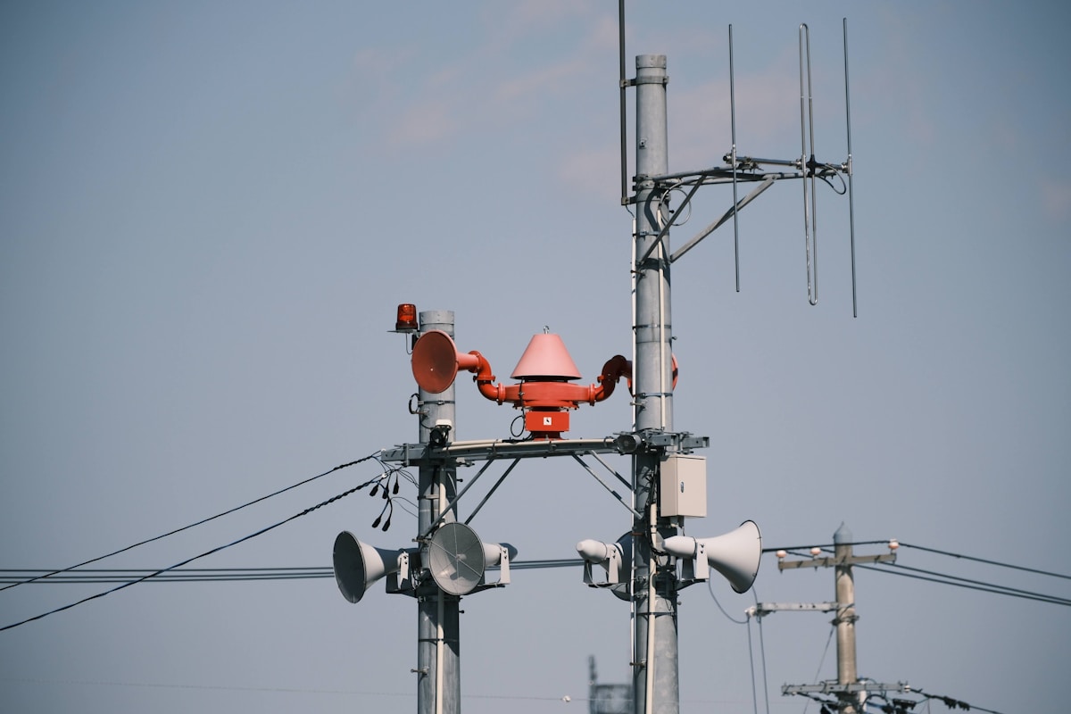 ASA-certified DAB+ radio in Germany displaying emergency alert during nationwide warning test