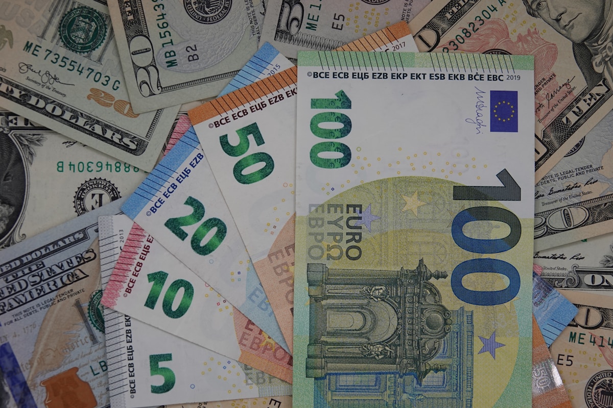 Euros and dollars symbolizing wealth comparison between Germany and USA