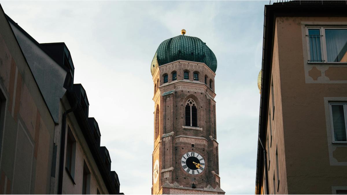 Munich city hall and surrounding district during autumn evening