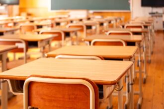 Empty classroom in Bavaria amid teacher shortage and part-time debate