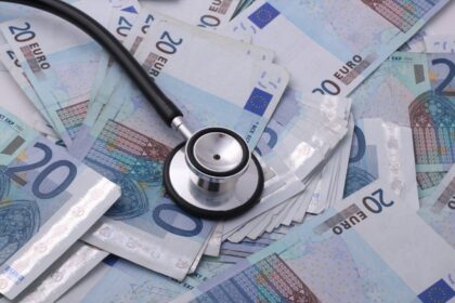 German payslip with euro coins representing rising health insurance contributions