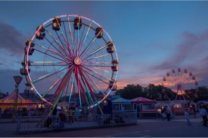 Ferris wheel and market stalls at Munich’s Kirchweihdult on Mariahilfplatz
