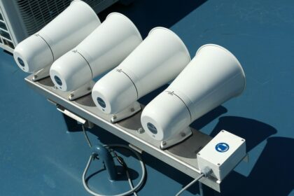 Smartphone displaying civil protection warning during Oktoberfest closure in Munich