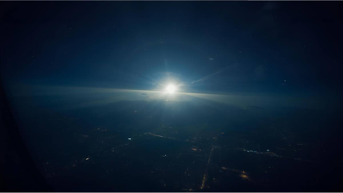 Pilot captures bright unidentified object above Bavaria at night