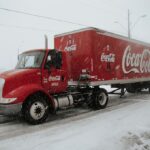 Φορτηγό της Coca-cola σε χιονισμένο γερμανικό δρόμο